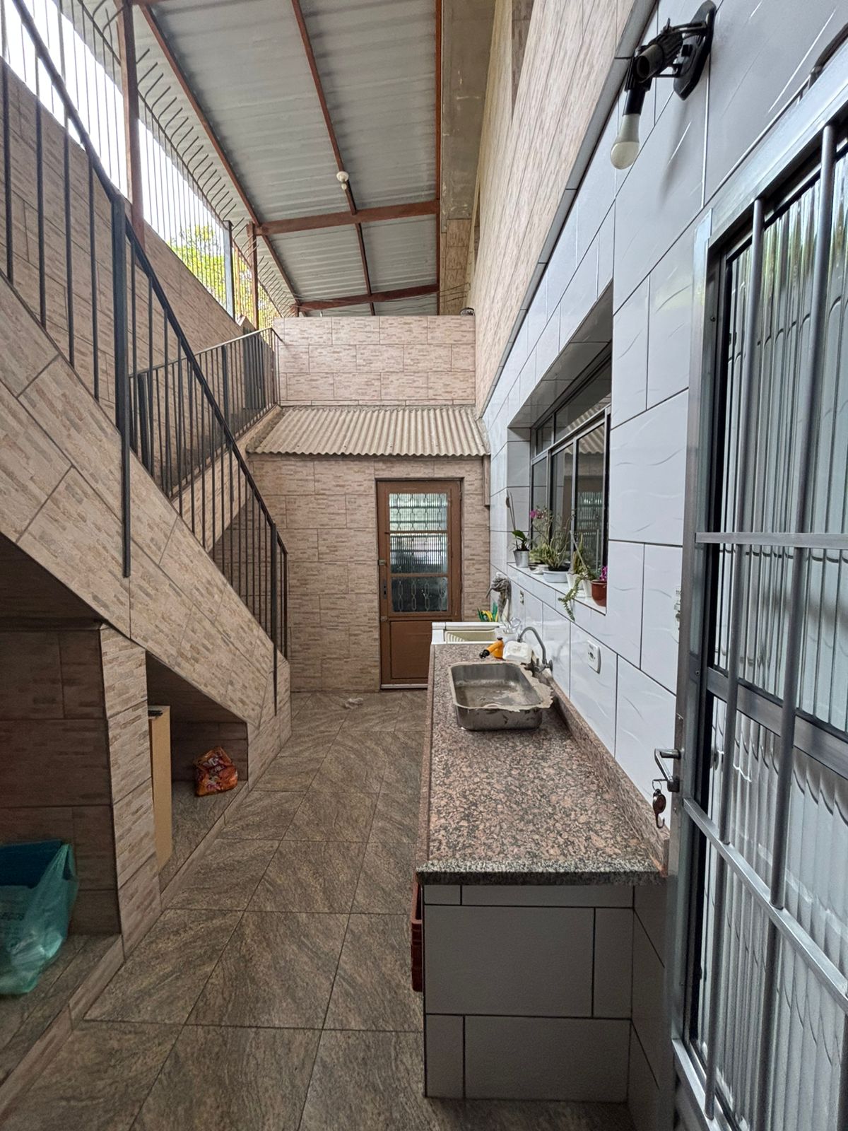 Imagem Casa com 3 Quartos à Venda, 300 m² em Jardim das Rosas (Zona Leste) - São Paulo Imagem Casa com 3 Quartos à Venda, 300 m² em Jardim das Rosas (Zona Leste) - São Paulo