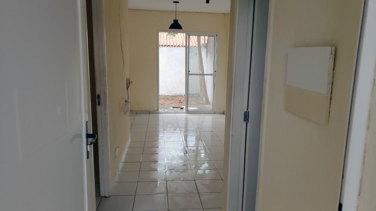 Imagem Casa de Condomínio com 2 Quartos à Venda, 43 m²em Senador Carlos Jereissati - Pacatuba