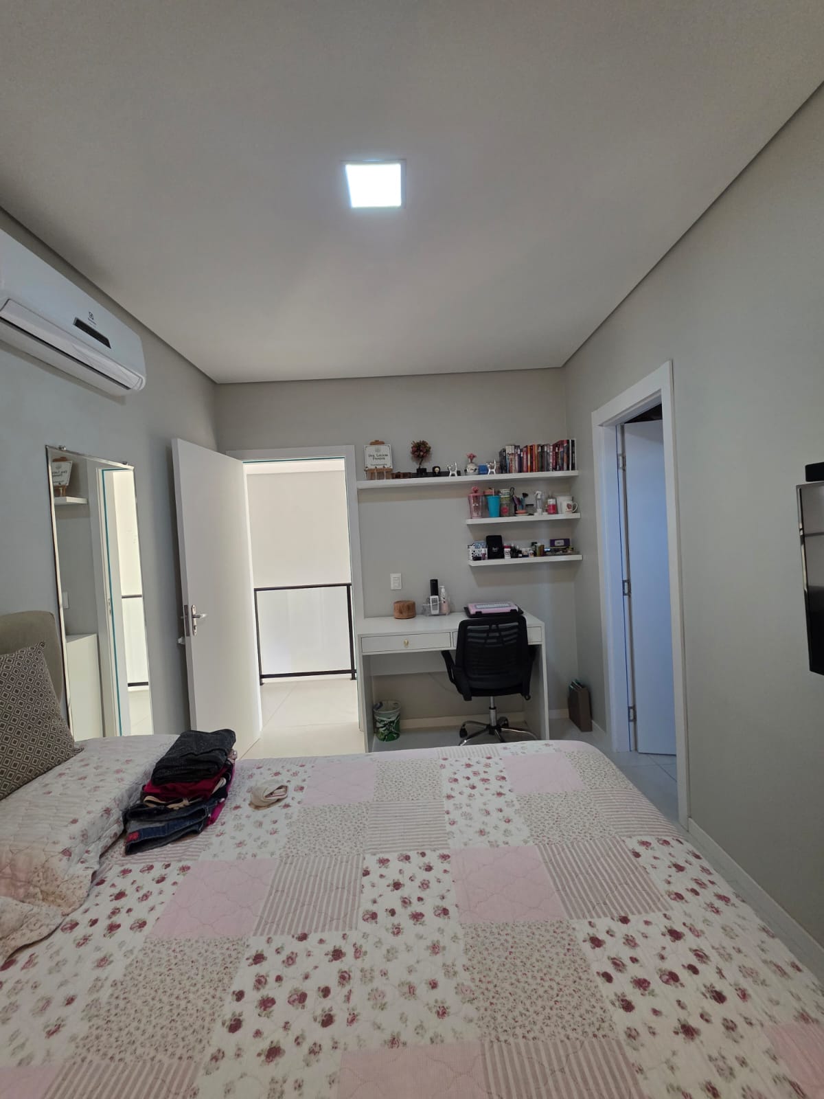 Imagem Casa de Condomínio com 4 Quartos à Venda, 190 m² em Cidade Alpha - Eusébio Imagem Casa de Condomínio com 4 Quartos à Venda, 190 m² em Cidade Alpha - Eusébio
