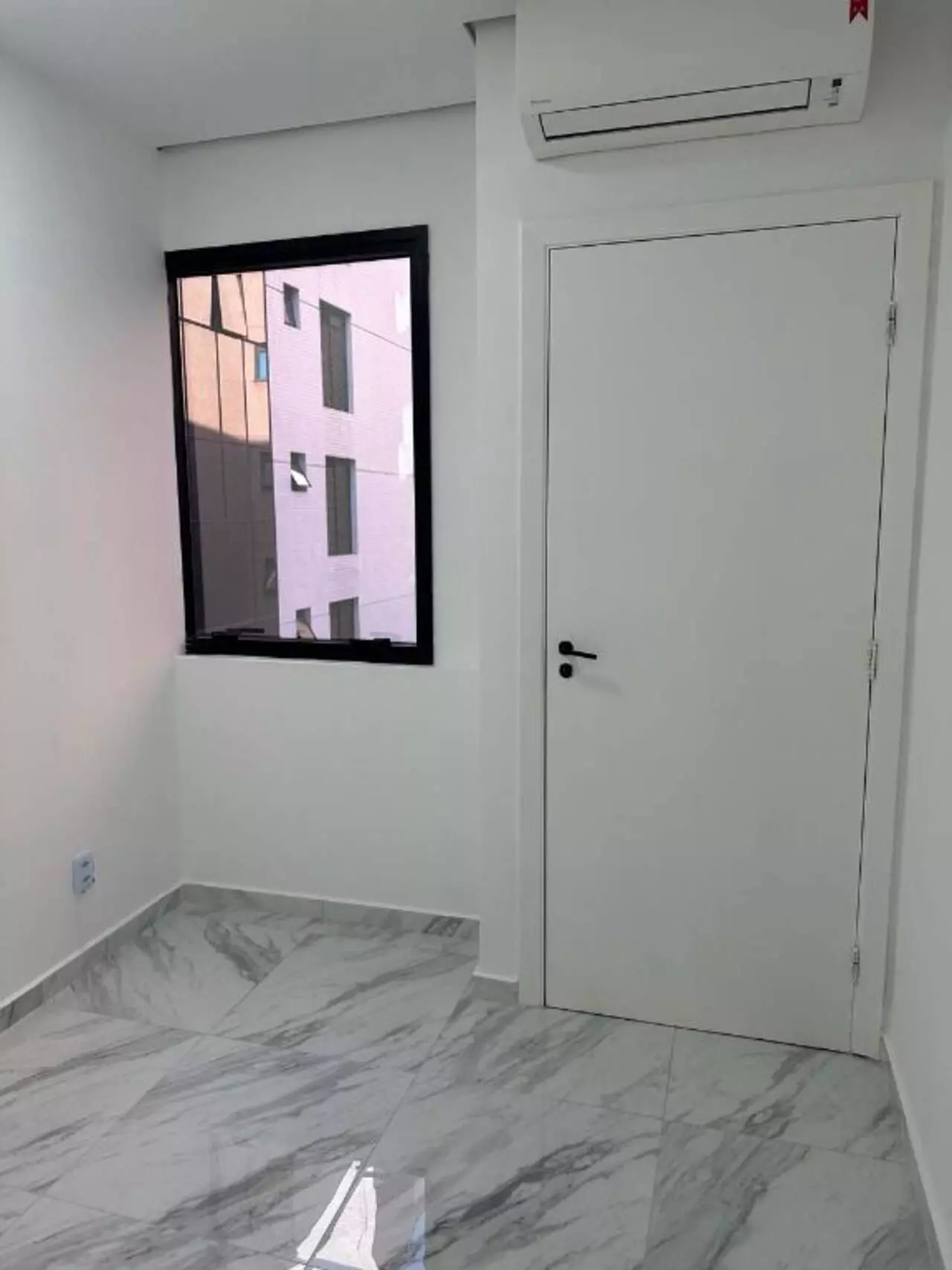 Imagem Sala Comercial à Venda ou Locação, 74 m²em Vila Olímpia - São Paulo Imagem Sala Comercial à Venda ou Locação, 74 m²em Vila Olímpia - São Paulo
