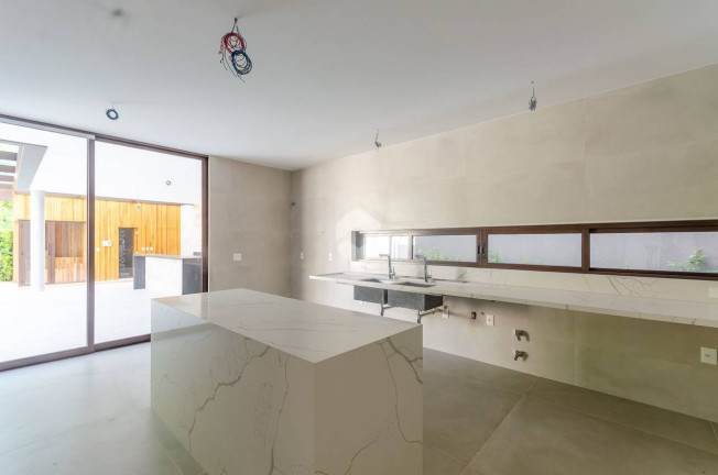 Imagem Casa de Condomínio com 5 Quartos à Venda, em Barra da Tijuca - Rio de Janeiro Imagem Casa de Condomínio com 5 Quartos à Venda, em Barra da Tijuca - Rio de Janeiro