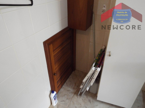 Imagem Casa com 4 Quartos à Venda, 315 m² em Centro - Pelotas