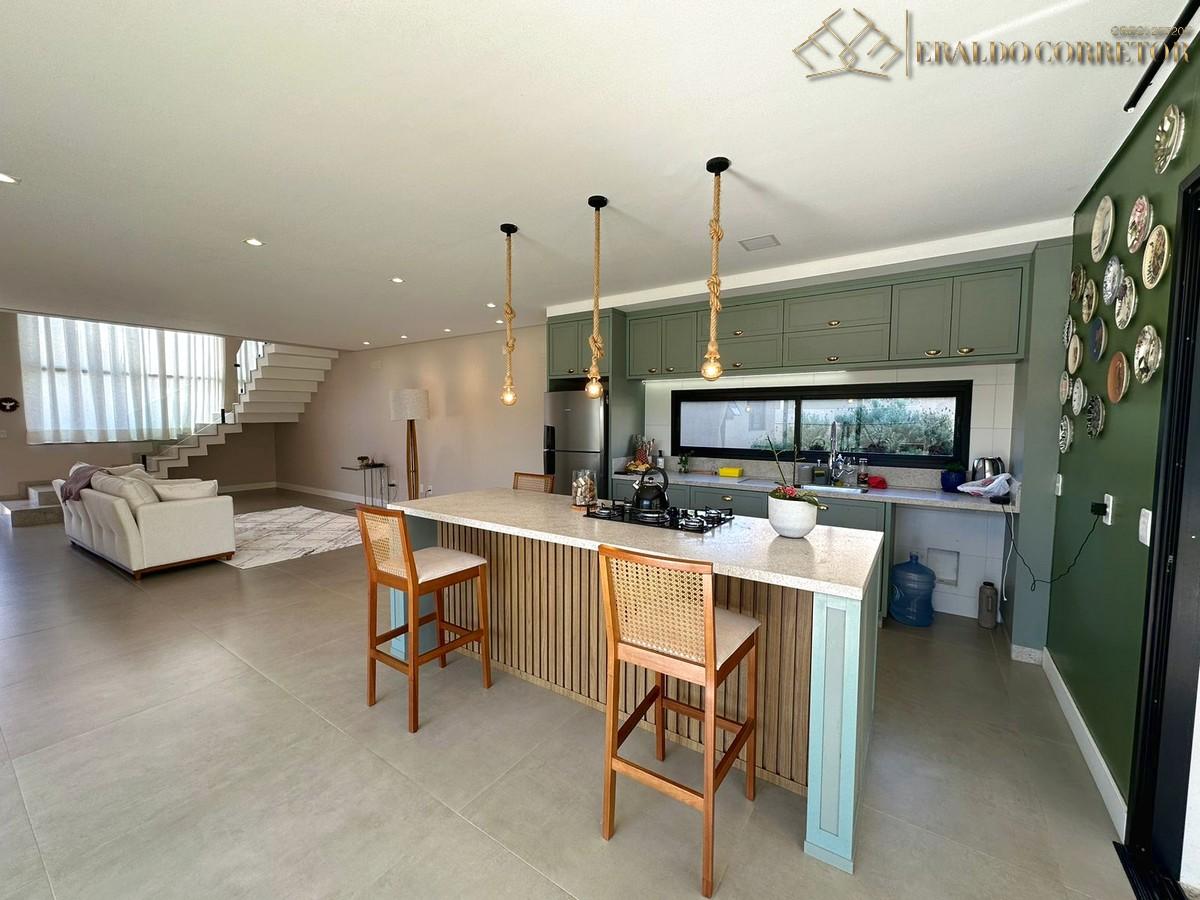 Imagem Casa com 3 Quartos à Venda, 254 m²em Ingleses do Rio Vermelho - Florianópolis
