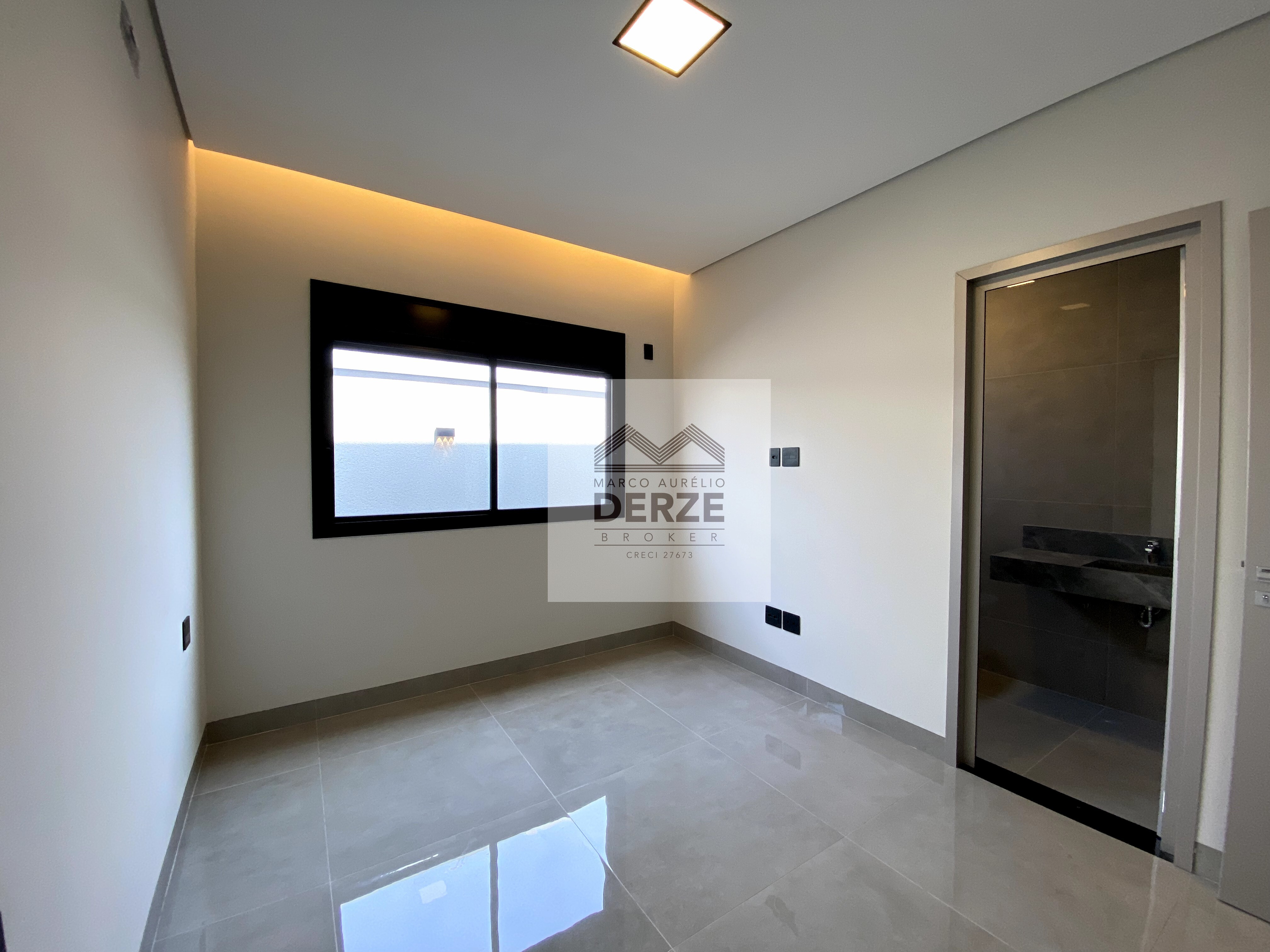 Imagem Casa com 3 Quartos à Venda, 256 m²em Jardim Botânico - Uberlândia