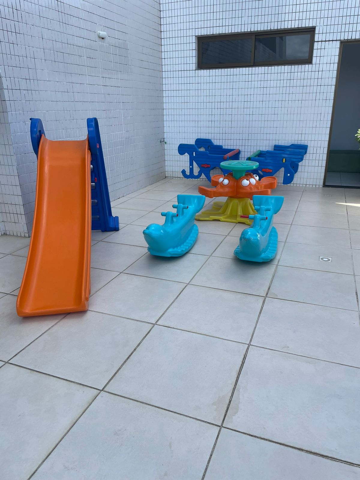 Imagem Apartamento com 2 Quartos para Alugar, 74 m²em Pitangueiras - Lauro de Freitas