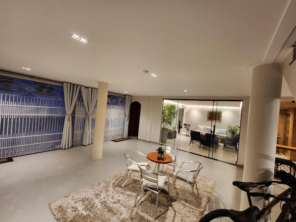 Imagem Casa de Condomínio com 6 Quartos para Temporada, 600 m² em Curió-Utinga - Belém
