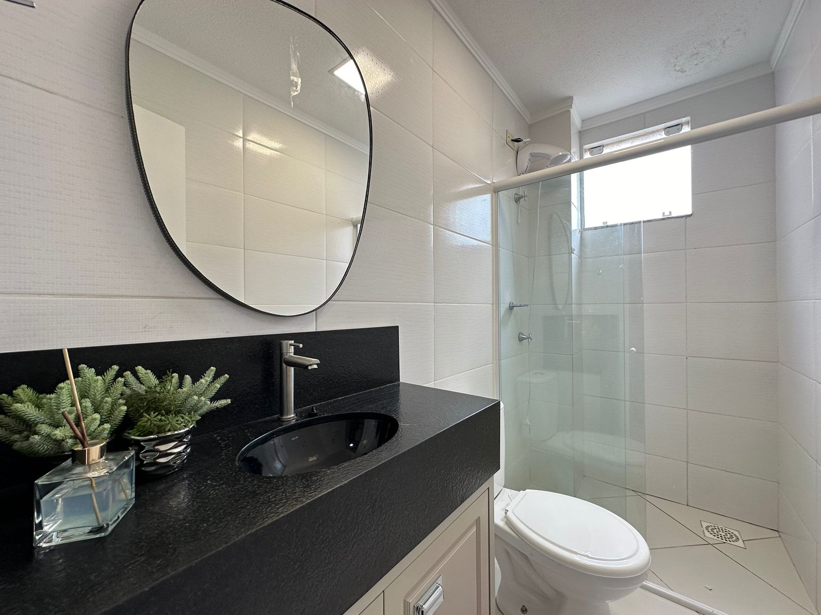 Imagem Apartamento com 2 Quartos à Venda, 60 m²em Meia Praia - Itapema Imagem Apartamento com 2 Quartos à Venda, 60 m²em Meia Praia - Itapema