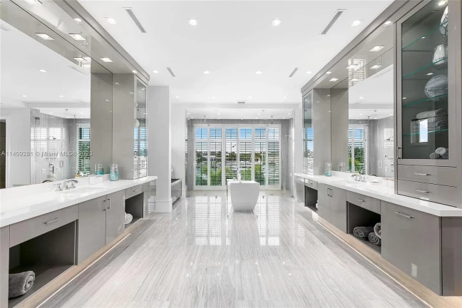 Imagem Casa de Condomínio com 6 Quartos à Venda, 833 m²em Cajuru - Curitiba Imagem Casa de Condomínio com 6 Quartos à Venda, 833 m²em Cajuru - Curitiba