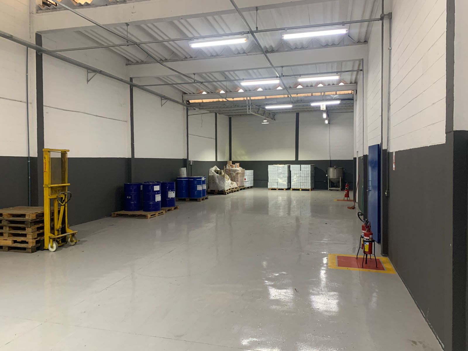 Imagem Galpão para Alugar, 300 m² em Conceição - Diadema Imagem Galpão para Alugar, 300 m² em Conceição - Diadema
