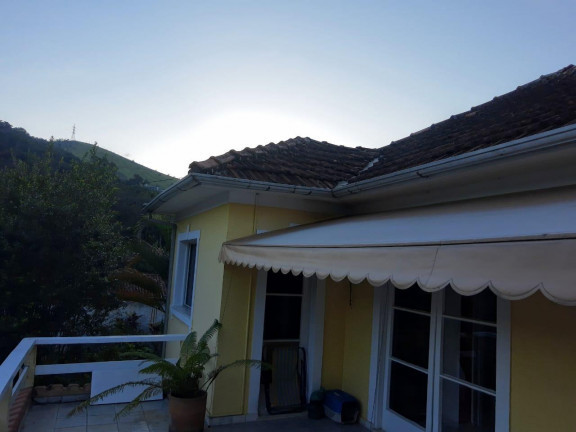 Imagem Casa com 7 Quartos à Venda, 200 m² em Nogueira - Petrópolis