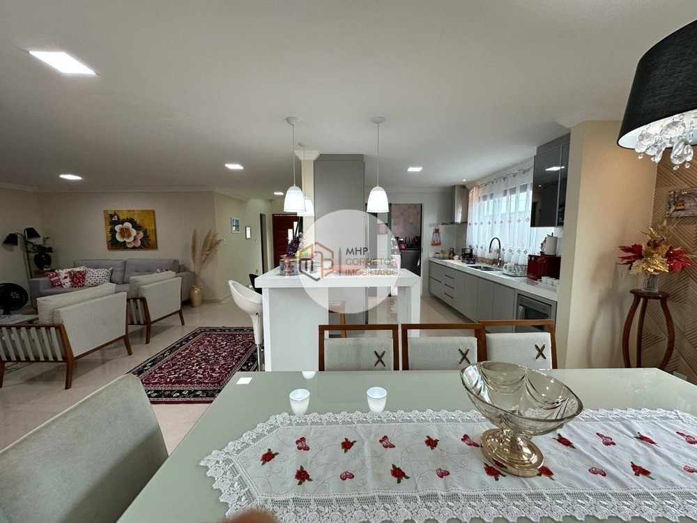 Casa de Condomínio com 4 Quartos à Venda, 204 m²em Nova São Pedro - São Pedro da Aldeia