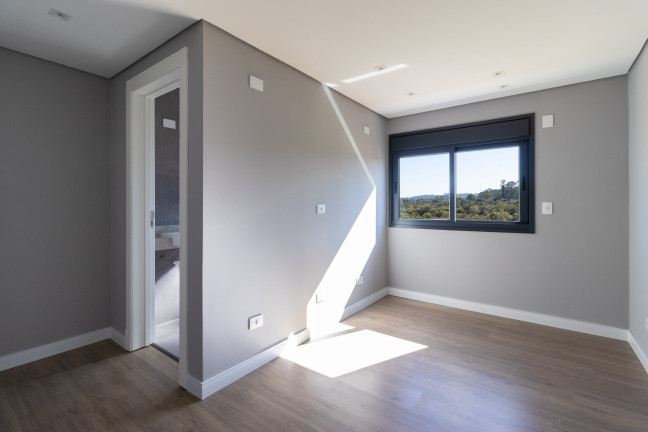 Imagem Sobrado com 3 Quartos à Venda, 300 m² em Santa Cândida - Curitiba Imagem Sobrado com 3 Quartos à Venda, 300 m² em Santa Cândida - Curitiba