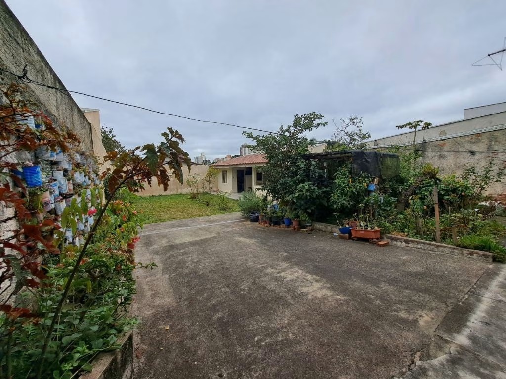 Imagem Casa com 3 Quartos à Venda, 109 m² em Novo Mundo - Curitiba Imagem Casa com 3 Quartos à Venda, 109 m² em Novo Mundo - Curitiba