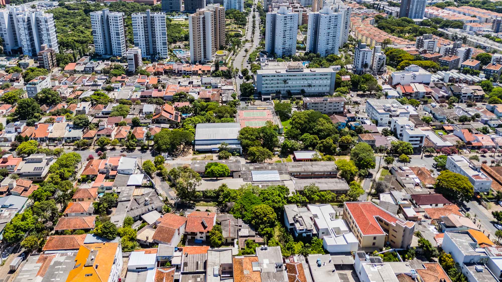 Imagem Terreno à Venda, 705 m² em Vila Ipiranga - Porto Alegre