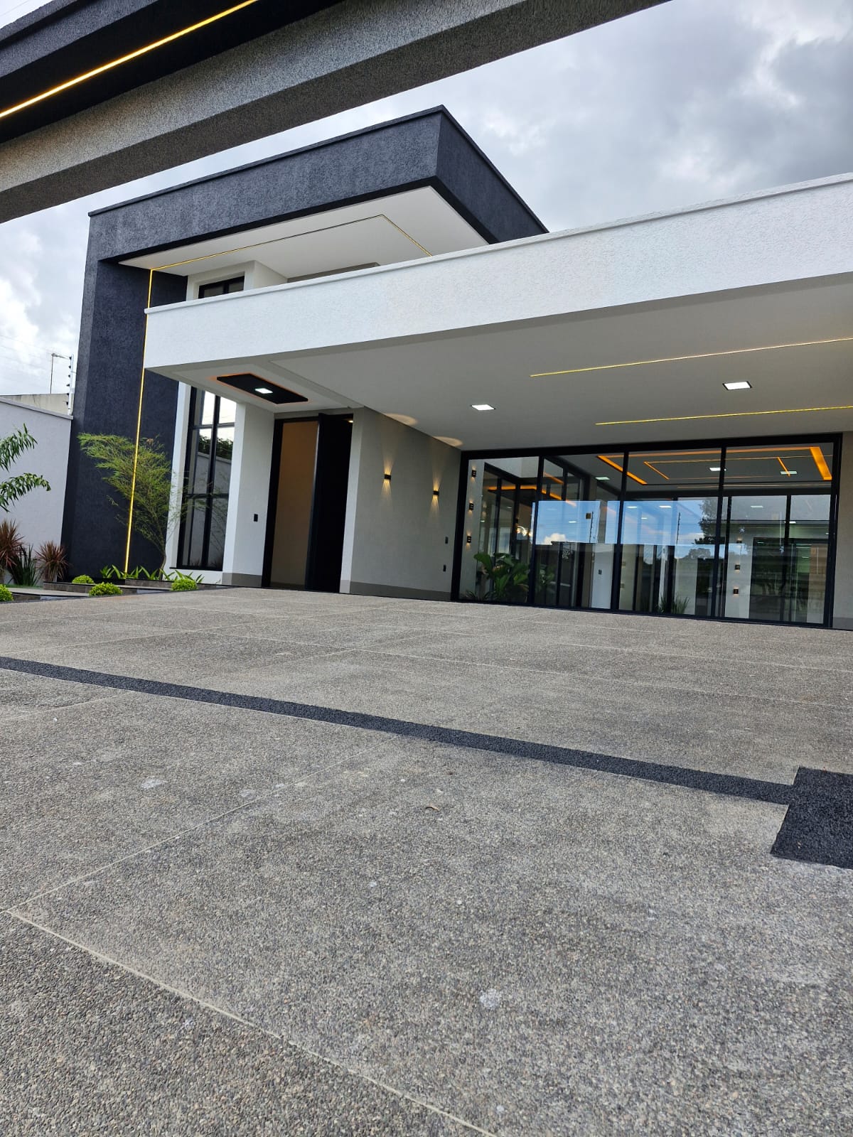 Imagem Casa com 4 Quartos à Venda, 236 m² em Moinho dos Ventos - Goiânia