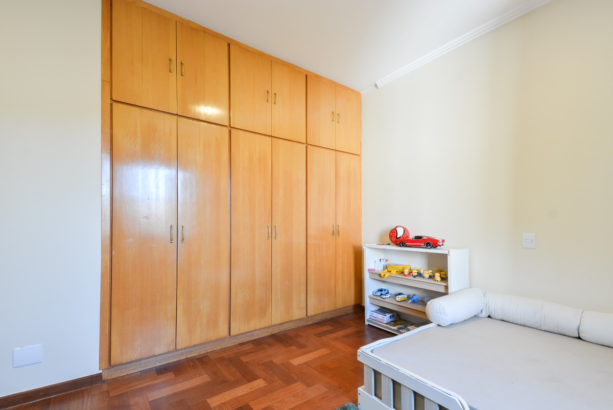 Imagem Casa com 4 Quartos à Venda, 450 m²em Caxingui - São Paulo