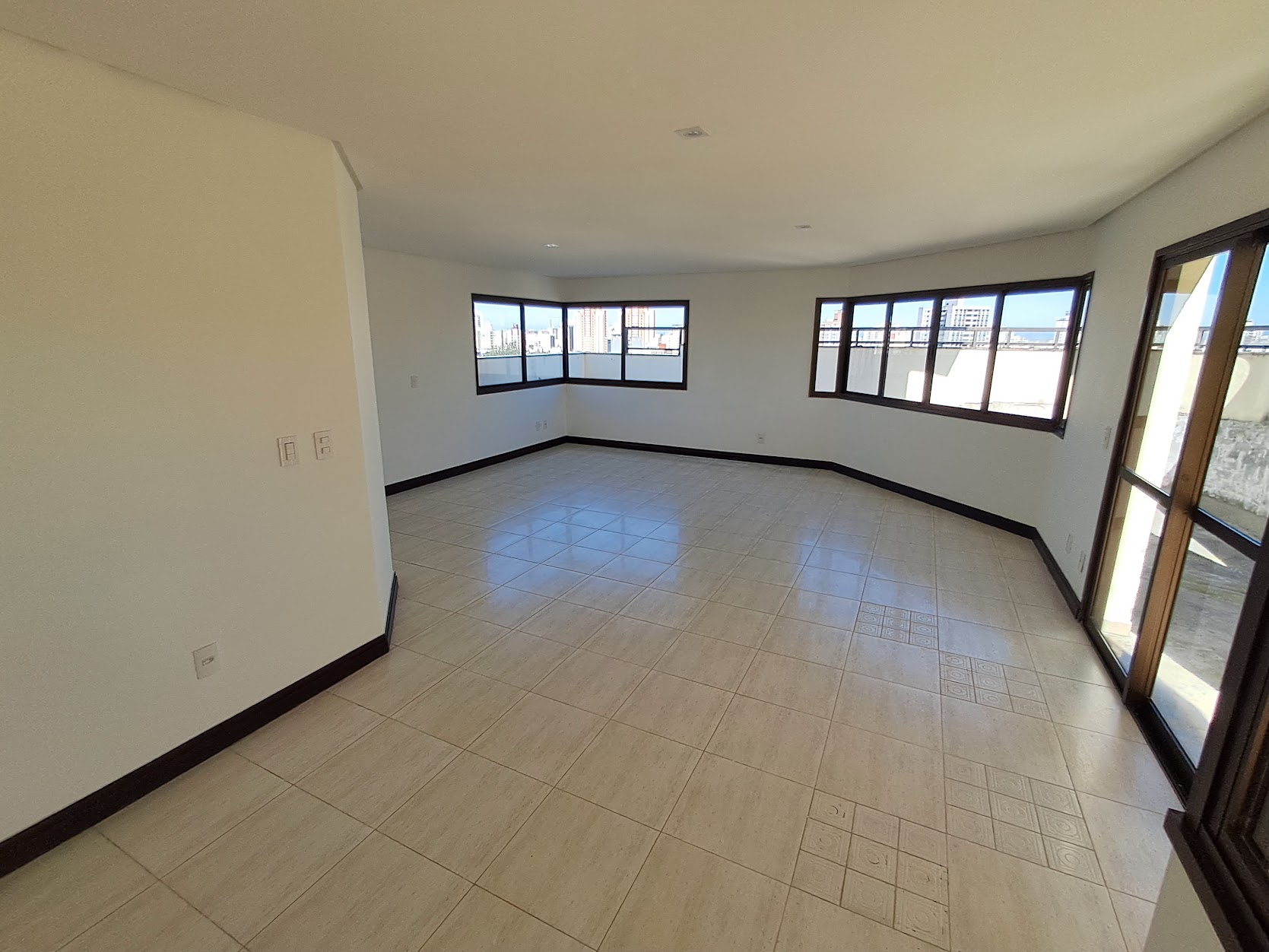 Imagem Apartamento com 3 Quartos à Venda, 487 m²em Centro - Criciúma