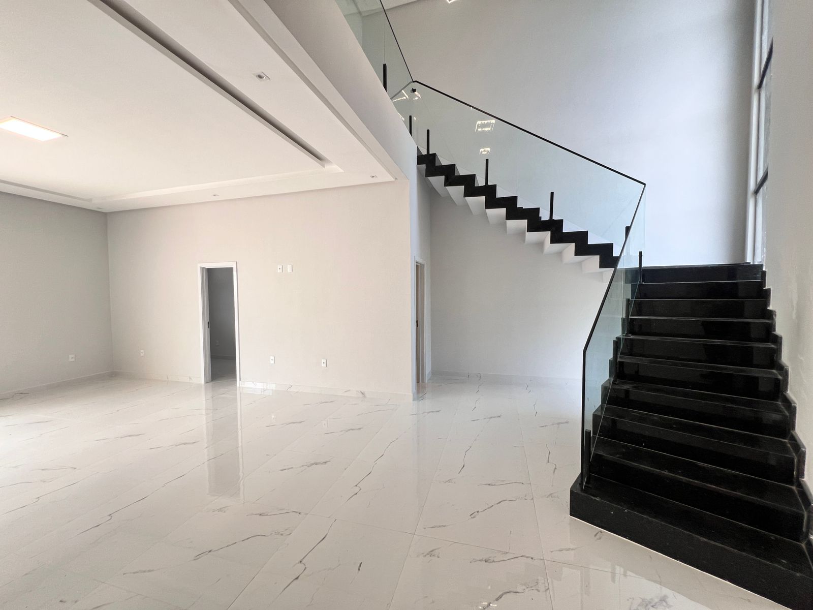 Imagem Casa de Condomínio com 4 Quartos à Venda, 368 m²em Ponta Negra - Manaus