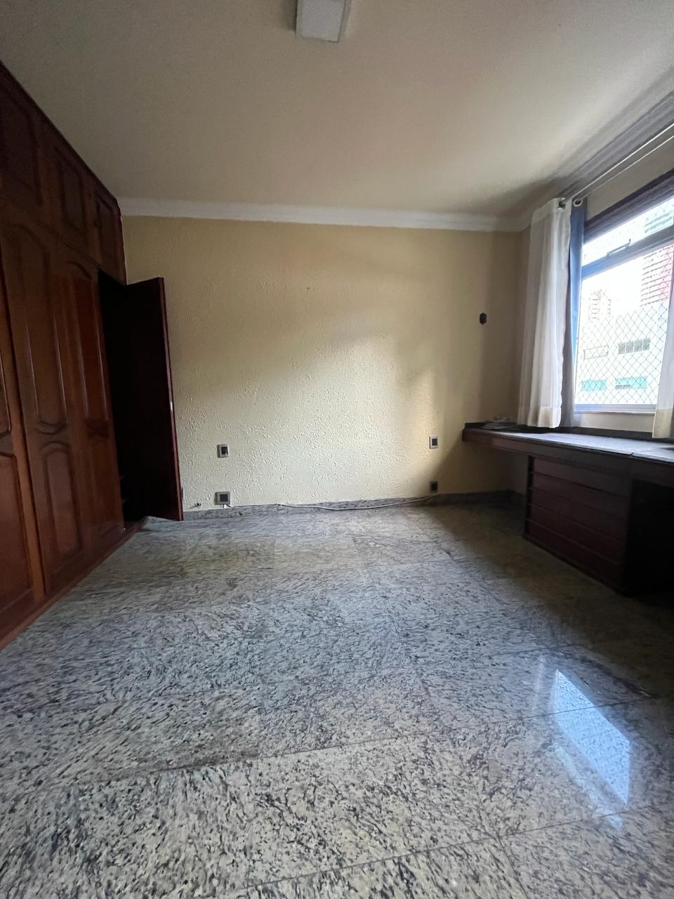 Imagem Apartamento com 4 Quartos à Venda, 240 m²em Umarizal - Belém