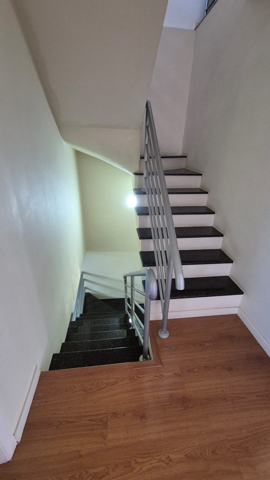 Imagem Sobrado com 3 Quartos à Venda, 177 m² em Cajuru - Curitiba