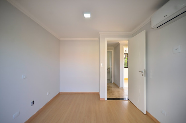 Imagem Sobrado com 3 Quartos à Venda,  em Cajuru - Curitiba