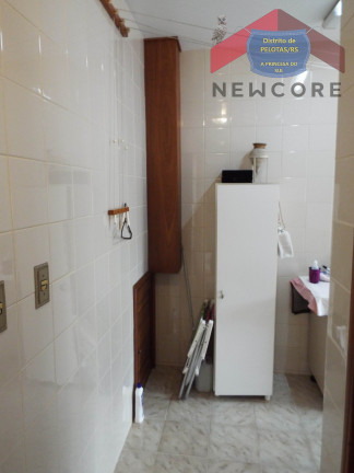 Imagem Casa com 4 Quartos à Venda, 315 m² em Centro - Pelotas