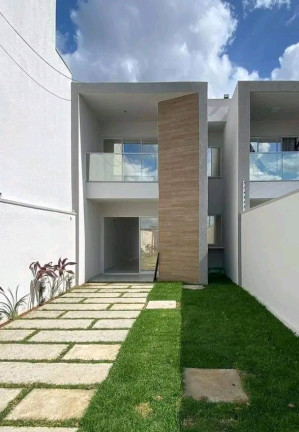 Casa com 4 Quartos à Venda,  em Tamatanduba - Eusébio