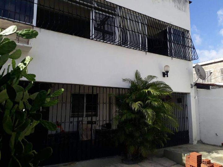Casa com 5 Quartos à Venda, 200 m² em Campo Grande - Recife