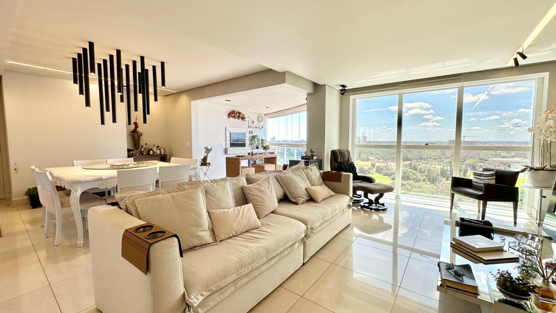 Imagem Apartamento com 3 Quartos à Venda, 215 m²em Bela Suiça - Londrina