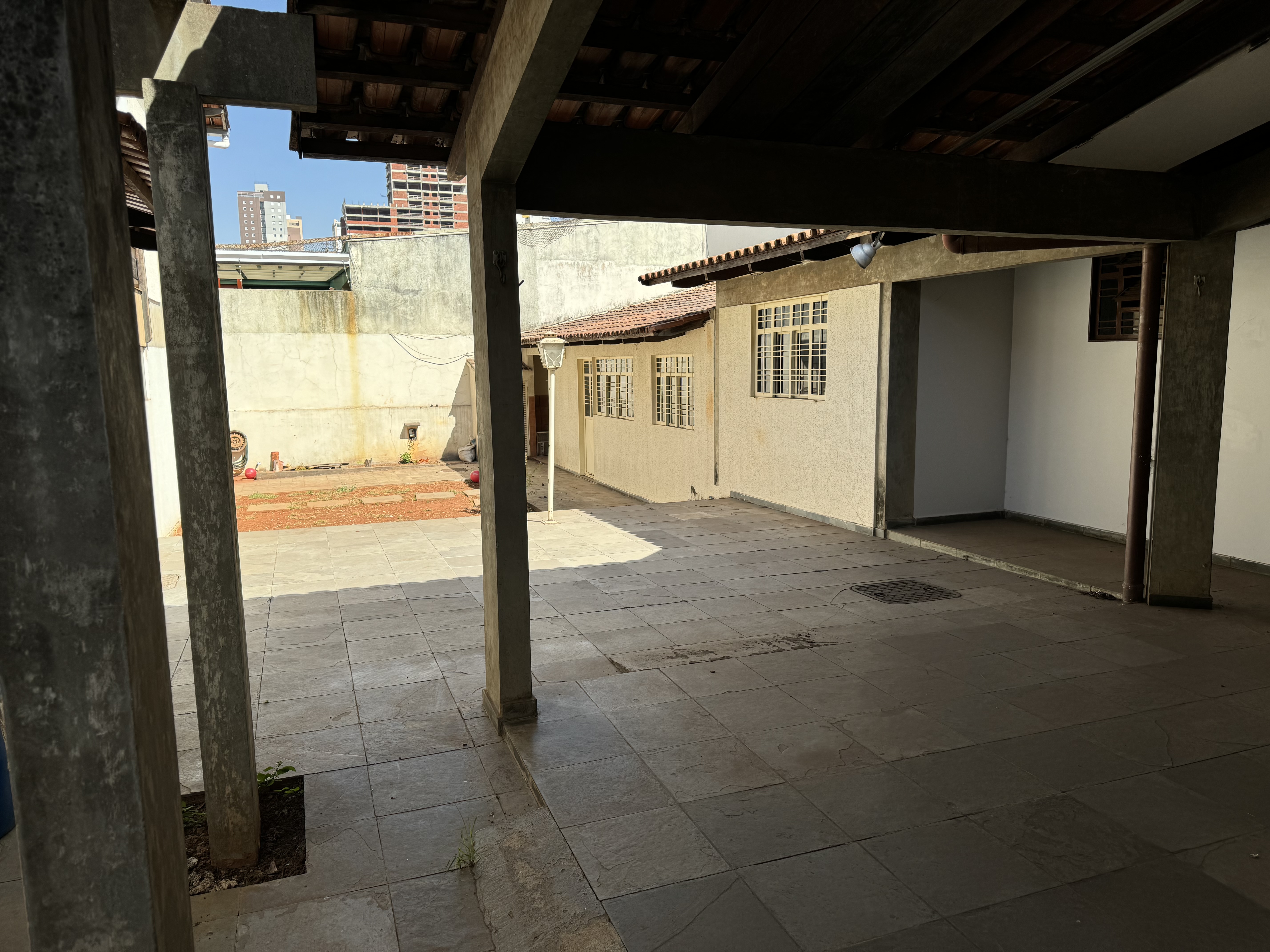 Imagem Sobrado com 5 Quartos para Alugar, 450 m²em Setor Bueno - Goiânia