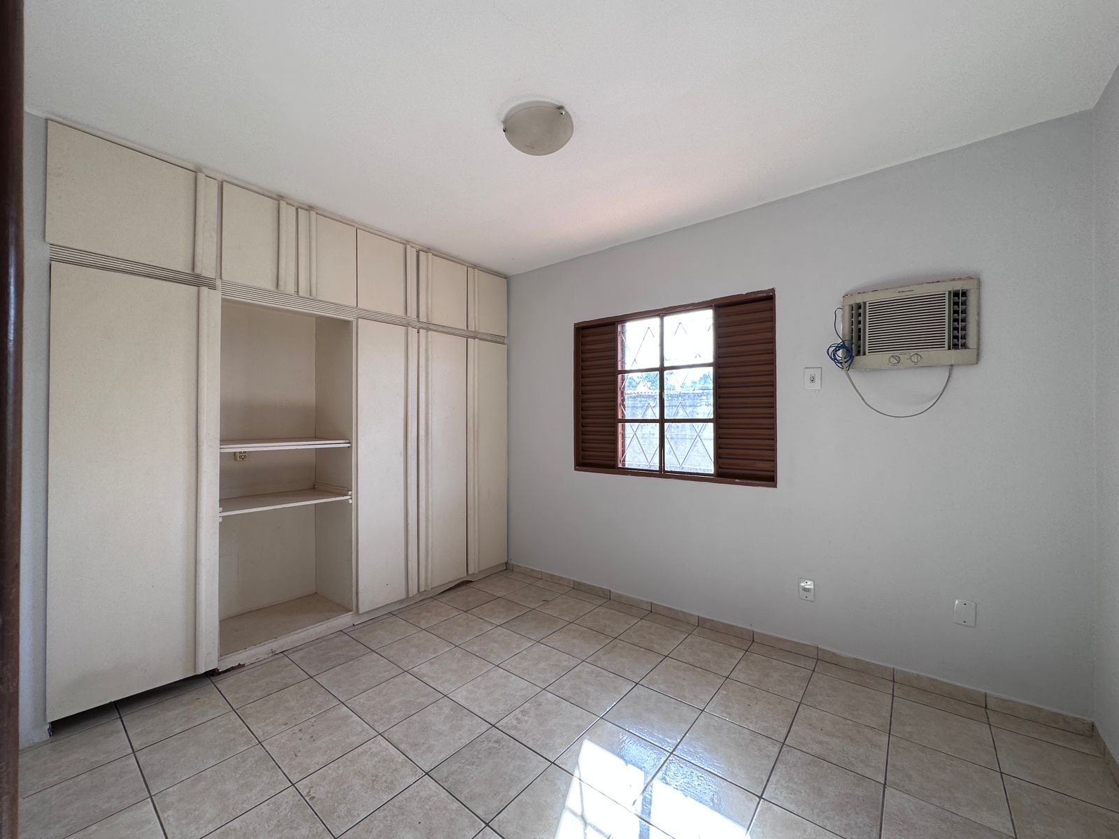 Imagem Sobrado com 4 Quartos à Venda, 188 m²em Jardim América - Goiânia