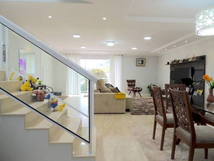 Imagem Casa com 3 Quartos à Venda, 250 m² em Varzea - Teresópolis