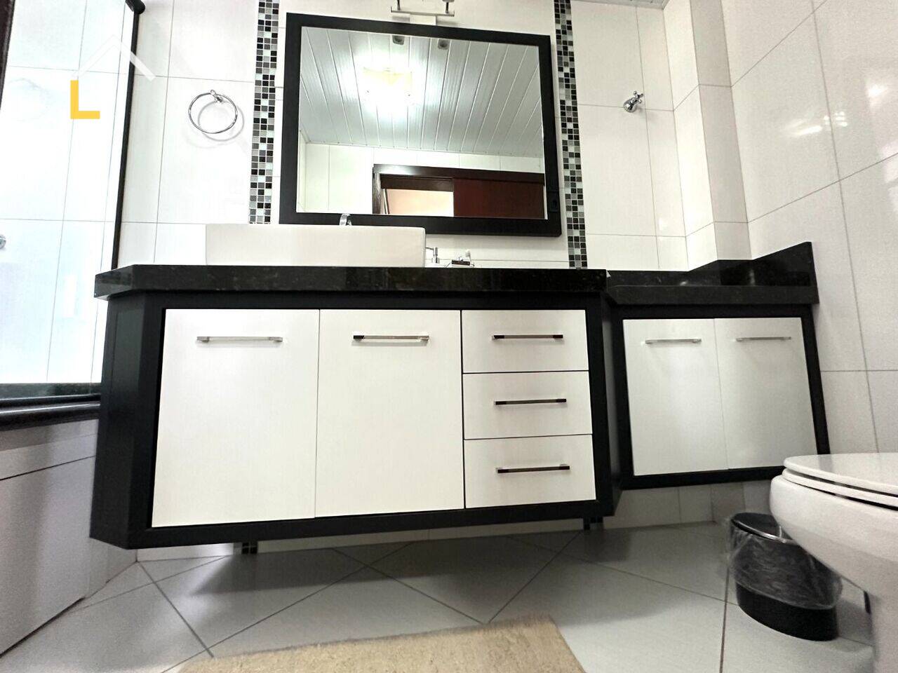 Imagem Apartamento com 3 Quartos à Venda, 129 m²em CENTRO - Joinville Imagem Apartamento com 3 Quartos à Venda, 129 m²em CENTRO - Joinville