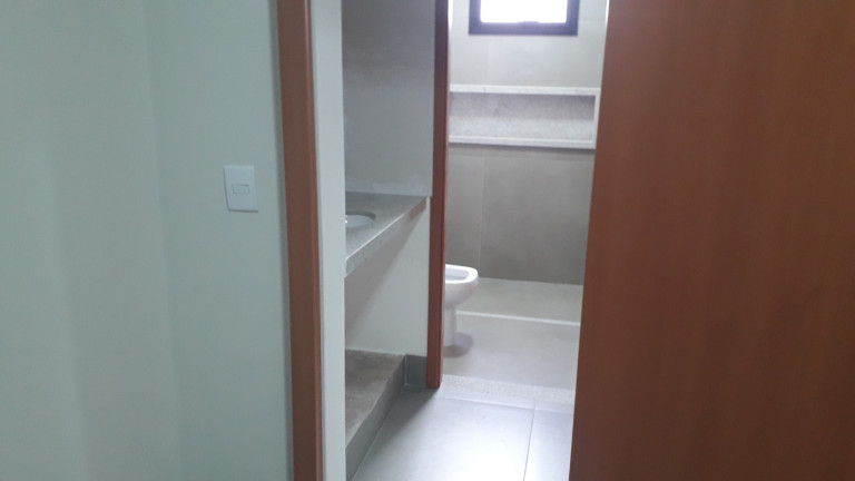 Imagem Casa com 3 Quartos à Venda,  em Aclimação - Uberlândia