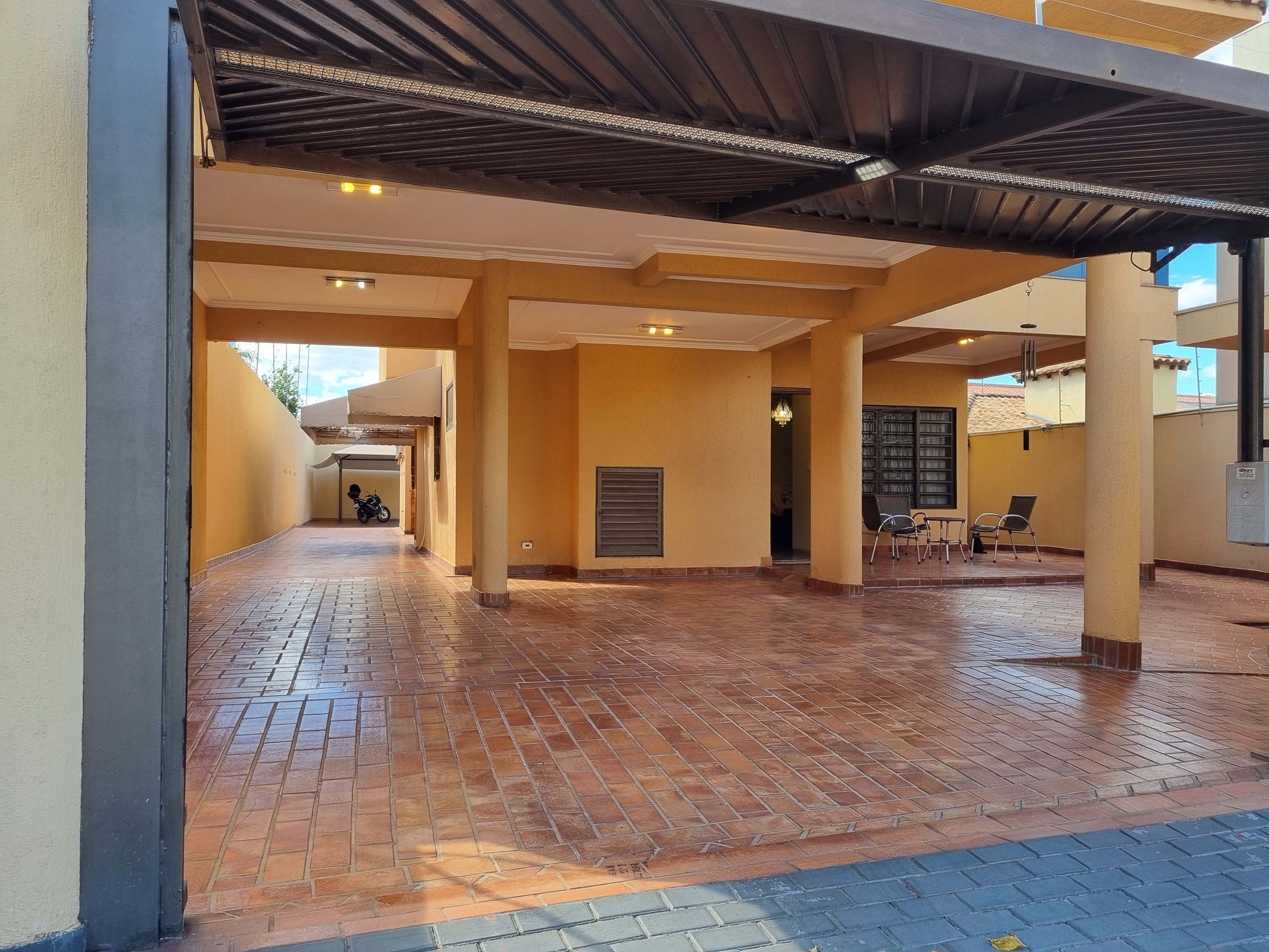 Imagem Sobrado com 3 Quartos à Venda ou Temporada, 266 m²em Vila Planalto - Campo Grande Imagem Sobrado com 3 Quartos à Venda ou Temporada, 266 m²em Vila Planalto - Campo Grande