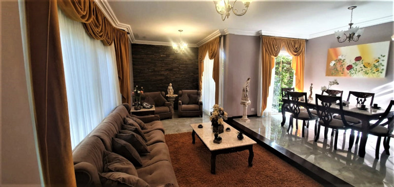 Imagem Casa com 3 Quartos à Venda, 223 m² em Novo Mundo - Curitiba Imagem Casa com 3 Quartos à Venda, 223 m² em Novo Mundo - Curitiba