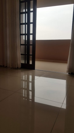 Imagem Sobrado com 3 Quartos à Venda, 175 m²em Serpa - Caieiras