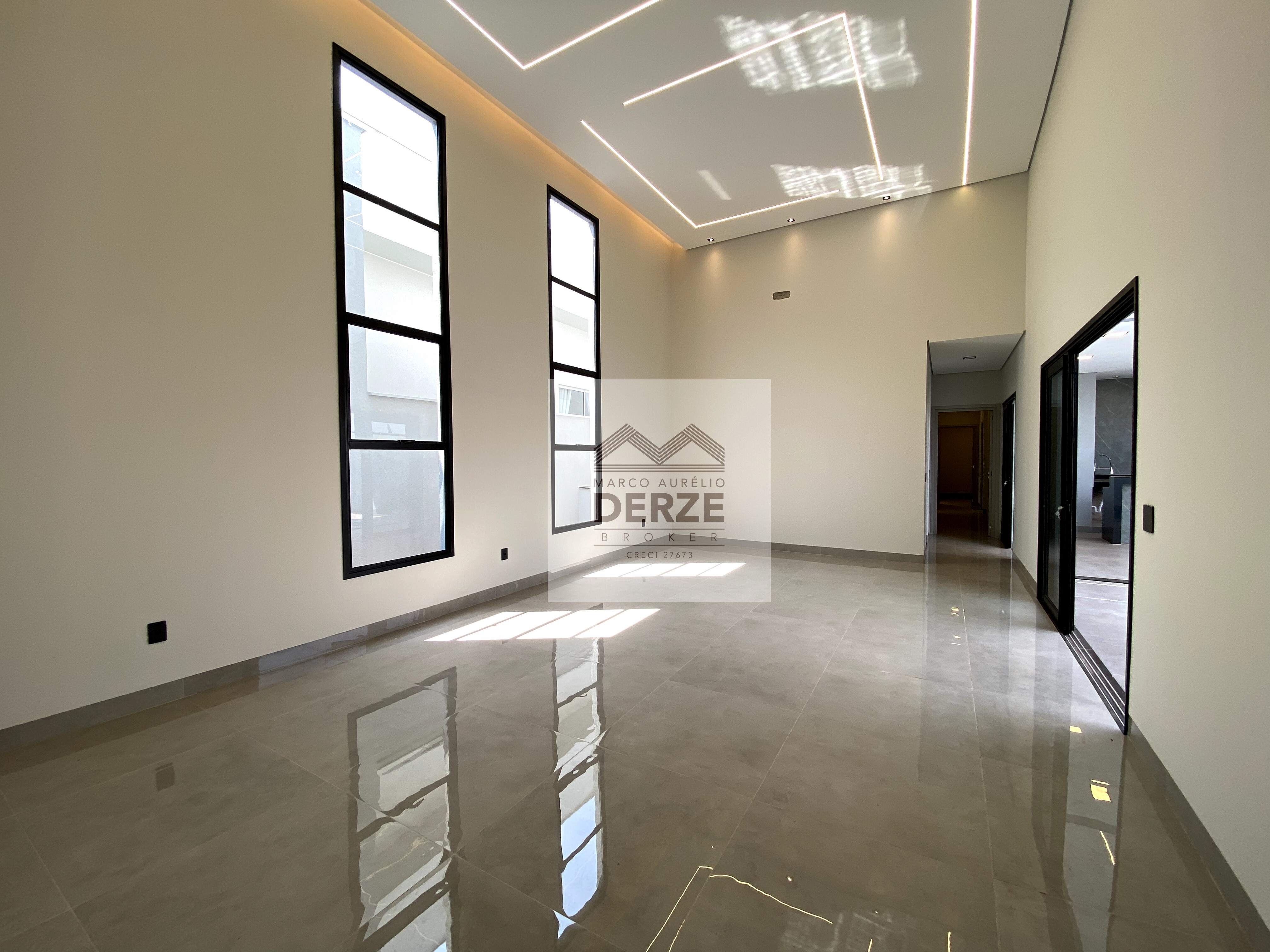 Imagem Casa com 3 Quartos à Venda, 256 m²em Jardim Botânico - Uberlândia