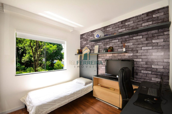 Imagem Sobrado com 3 Quartos à Venda,  em Santa Cândida - Curitiba