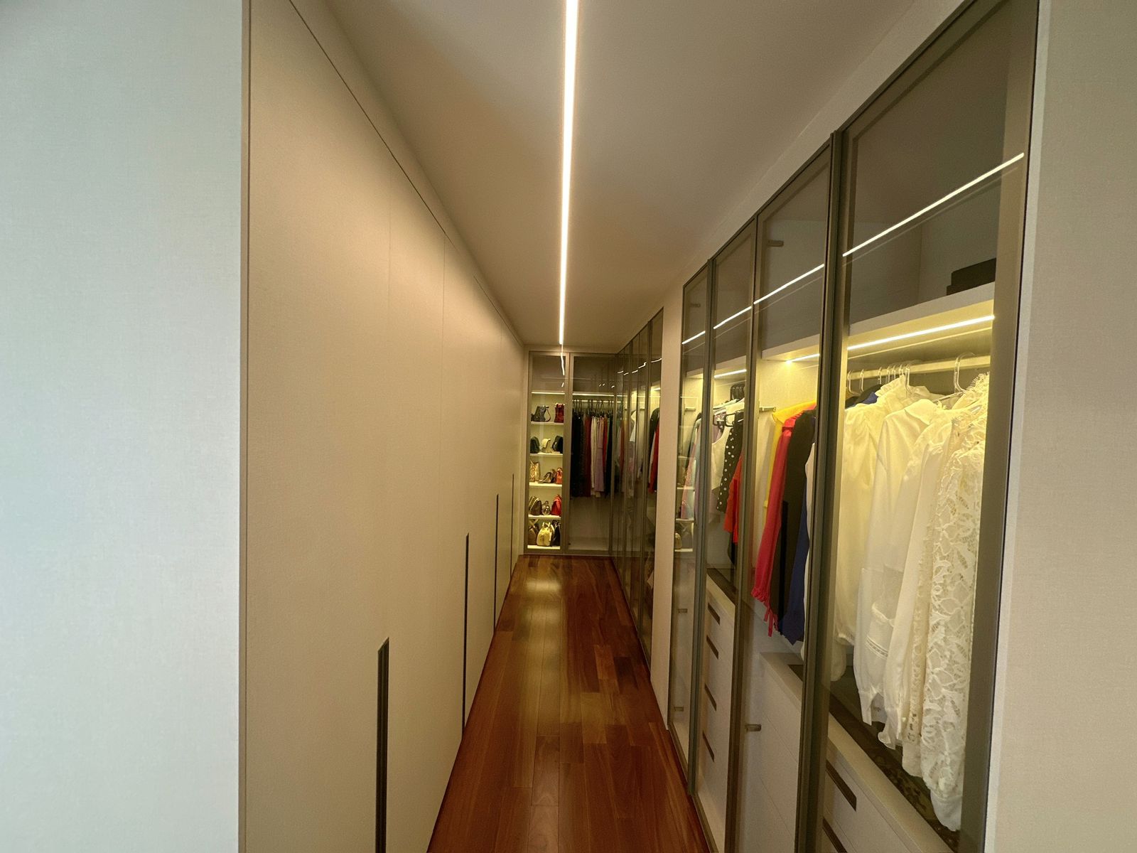 Imagem Apartamento com 3 Quartos à Venda, 256 m²em Cambuí - Campinas Imagem Apartamento com 3 Quartos à Venda, 256 m²em Cambuí - Campinas