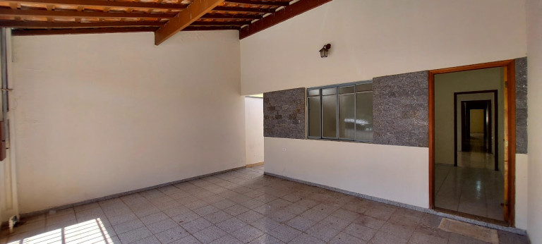 Casa com 3 Quartos à Venda, 141 m²em Jardim Macarenko - Sumaré
