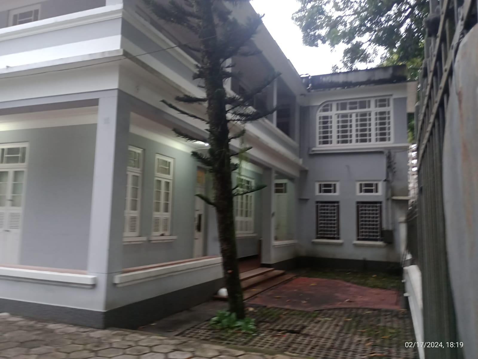 Imagem Sobrado com 5 Quartos para Alugar, 600 m²em Batista Campos - Belém