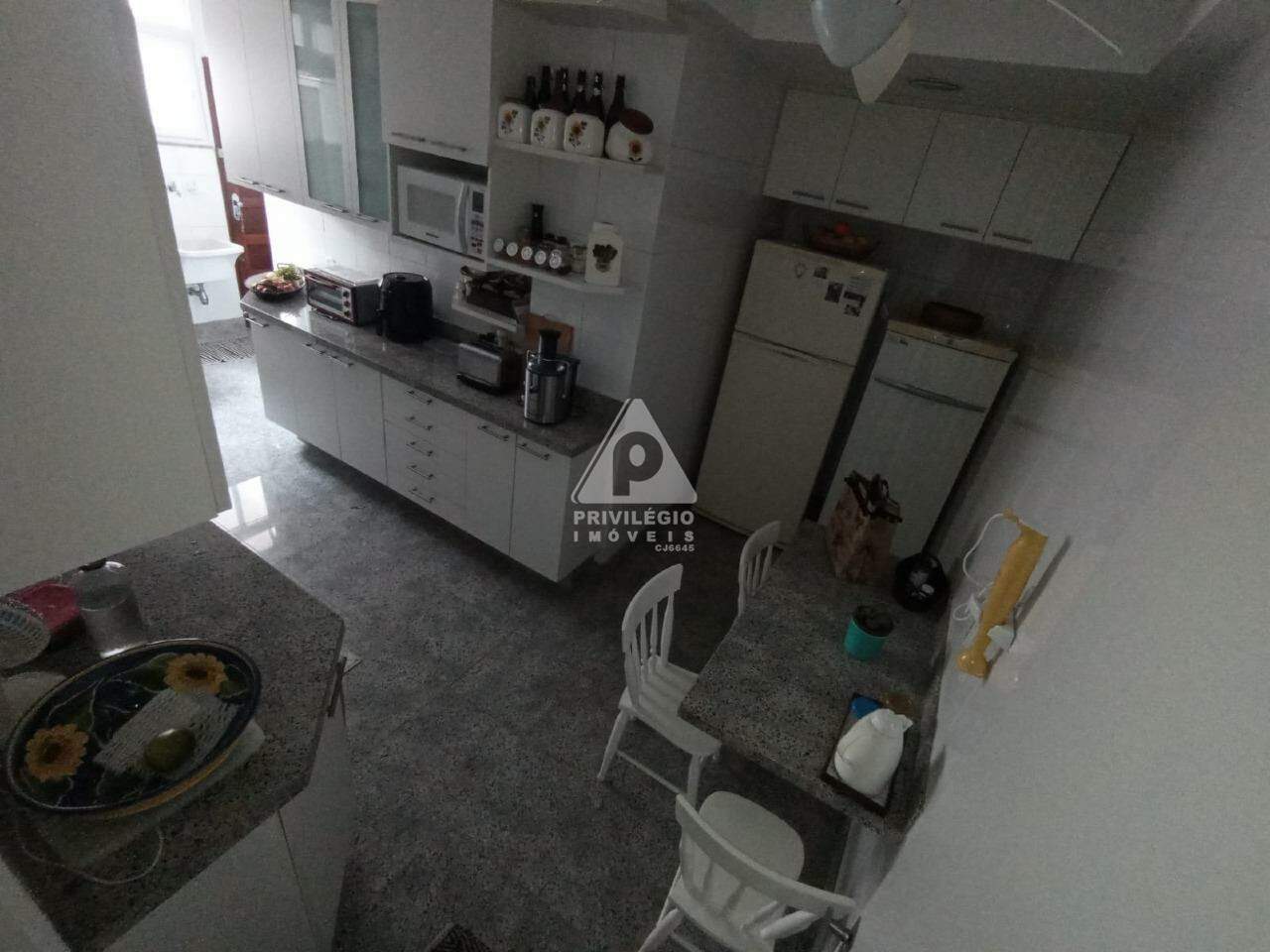 Imagem Apartamento com 3 Quartos à Venda, 195 m²em Copacabana - Rio de Janeiro Imagem Apartamento com 3 Quartos à Venda, 195 m²em Copacabana - Rio de Janeiro
