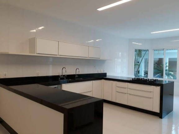 Imagem Casa de Condomínio com 5 Quartos à Venda, em Barra da Tijuca - Rio de Janeiro Imagem Casa de Condomínio com 5 Quartos à Venda, em Barra da Tijuca - Rio de Janeiro