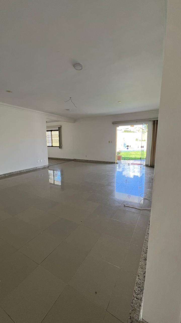 Casa com 3 Quartos para Alugar, 200 m²em Buraquinho - Lauro de Freitas