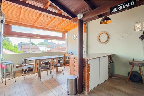 Imagem Casa com 2 Quartos à Venda, 200 m² em Santa Maria Goretti - Porto Alegre Imagem Casa com 2 Quartos à Venda, 200 m² em Santa Maria Goretti - Porto Alegre