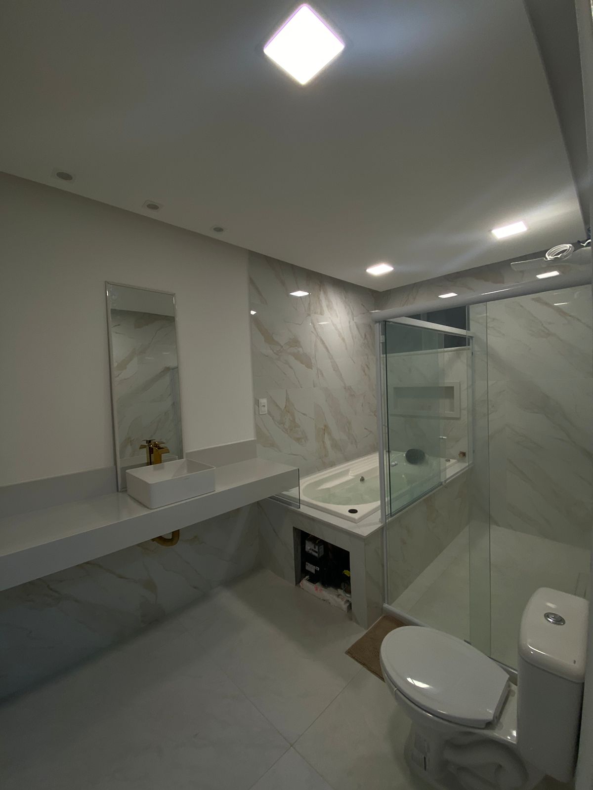 Imagem Casa com 6 Quartos à Venda, 335 m²em Alphaville (abrantes) - CAMAÇARI