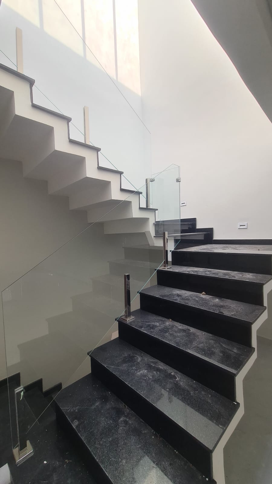 Imagem Sobrado com 3 Quartos à Venda, 235 m²em Jardim Regina - São Paulo Imagem Sobrado com 3 Quartos à Venda, 235 m²em Jardim Regina - São Paulo