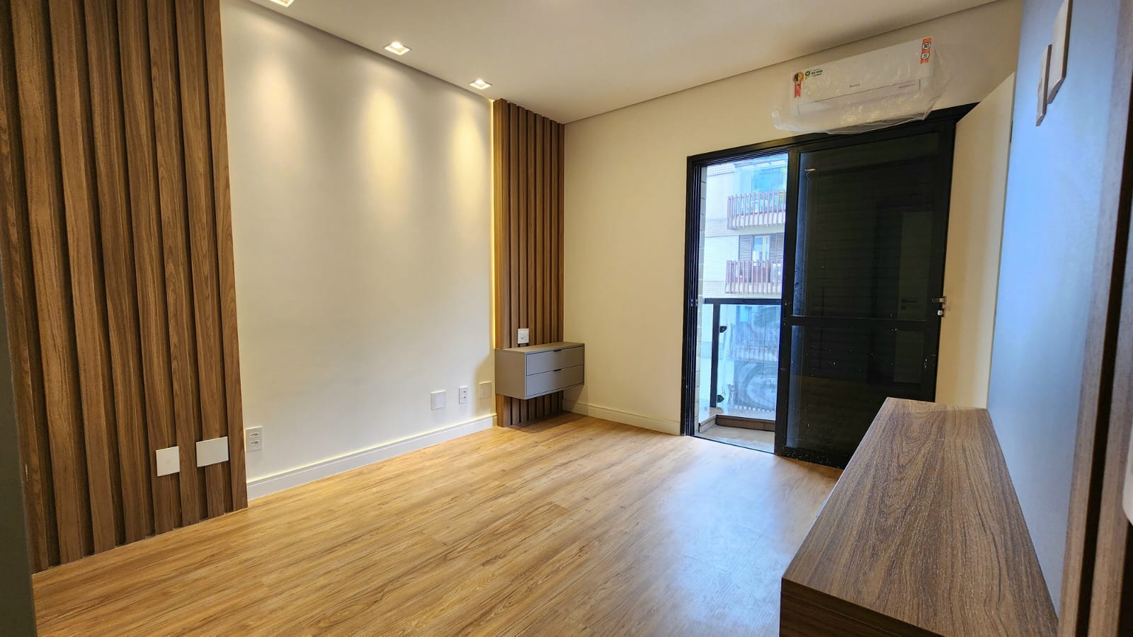 Imagem Apartamento com 4 Quartos à Venda, 251 m²em Pompéia - Santos Imagem Apartamento com 4 Quartos à Venda, 251 m²em Pompéia - Santos
