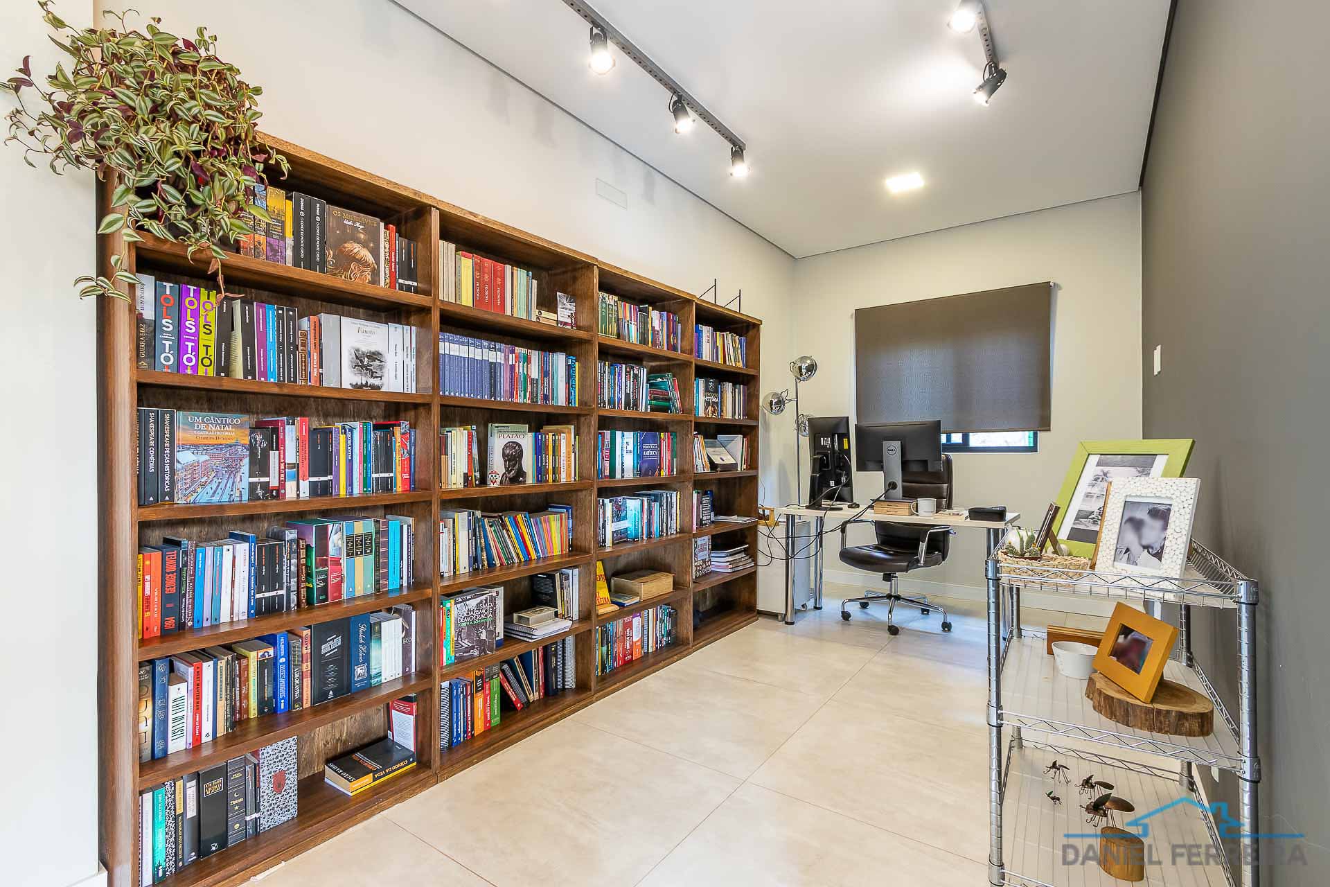 Imagem Casa de Condomínio com 3 Quartos à Venda, 240 m² em Setor Habitacional Tororó (Jardim Botânico) - Brasília